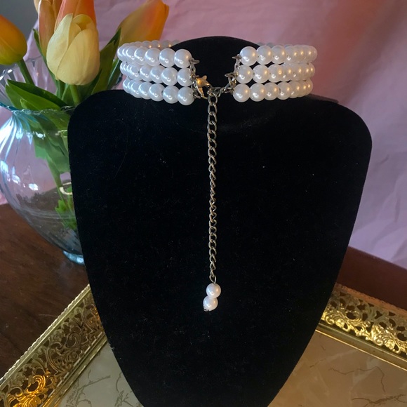 Vintage Faux Pearl Choker Necklace 🤍 - Picture 3 of 3